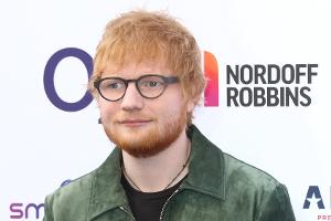 Nach Urheberrechtsprozess: Ed Sheeran filmt sich beim Songschreiben