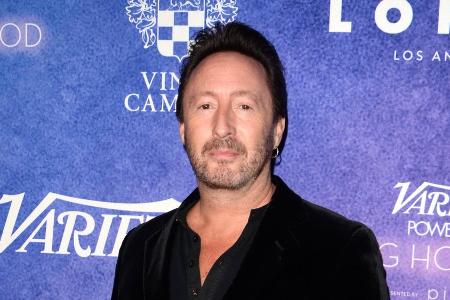 John Lennons Sohn singt für die Ukraine zum ersten Mal 