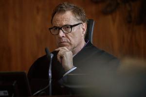 "Euer Ehren": So gut kam die Thriller-Serie im deutschen Fernsehen an