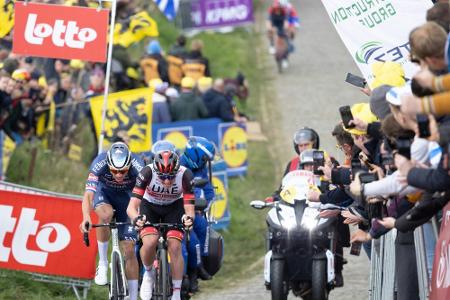 Van der Poel gewinnt Flandern-Rundfahrt - Pogacar Vierter