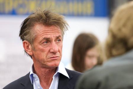 Krieg in der Ukraine: Sean Penn wollte selbst zur Waffe greifen