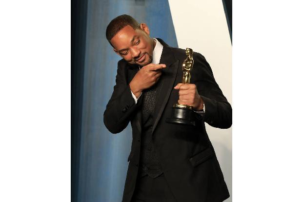 Will Smith ging freiwillig. Angesichts der noch immer anhaltenden Furore um die Ohrfeige, die er Comedian Chris Rock bei der Oscar-Verleihung 2022 verpasst hatte, trat der Megastar bei der Academy aus.