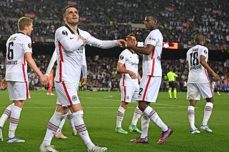 Barca vs. Frankfurt: Noten und Einzelkritik - Am Donnerstagabend stand für Eintracht Frankfurt das Viertelfinal-Rückspiel in der Europa League gegen den großen FC Barcelona an. Im Camp Nou zeigte die SGE einen sensationellen Auftritt und zog durch einen verdienten 3:2-Erfolg ins Halbfinale ein. Alle Akteure in der Einzelkritik: