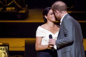 Invictus Games: Harry und Meghan küssen sich auf der Bühne