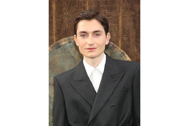 Der schwedische Schaupieler Gustav Lindh stand ursprünglich gar nicht auf der Besetzungsliste, sprang aber kurzfristig für Alexanders Bruder Bill Skarsgård ein, nachdem dieser Terminschwierigkeiten hatte.