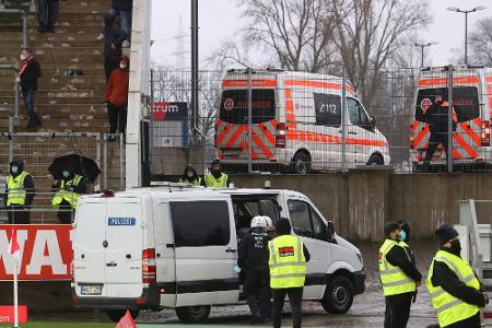 Nach Böllerwurf in Essen: Spiel für Münster gewertet