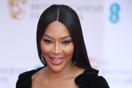 Supermodel Naomi Campbell muss viel reisen, da können die Nerven schon mal blank liegen. Aber sie wurde ihrem Ruf als Diva wahrlich gerecht, als sich der Pilot höchstpersönlich bei ihr entschuldigte, ...