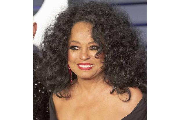 Superstar Diana Ross wollte 1999 in London Heathrow stilecht die Concorde besteigen, musste sich aber vorher der obligatorischen Sicherheitskontrolle unterziehen. Als sie abgetastet werden sollte, nac ...