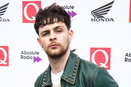Verletzungen nach Raubüberfall: Tom Grennan meldet sich bei den Fans