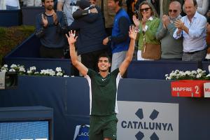 Alcaraz triumphiert in Barcelona - ab Montag Nummer neun