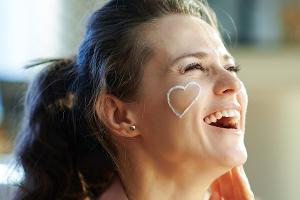 Weg mit der Winterblässe: So bereiten wir unsere Haut auf Sonne vor