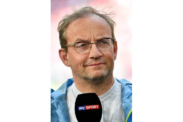 Wigald Boning läuft und läuft. Tatsächlich hat der sonst eher bedächtig daherkommende Comedian in einem Jahr 52 Marathons absolviert. Die hat er in seinem neuen Buch 'Lauf, Wigald, lauf!' beschrieben ...