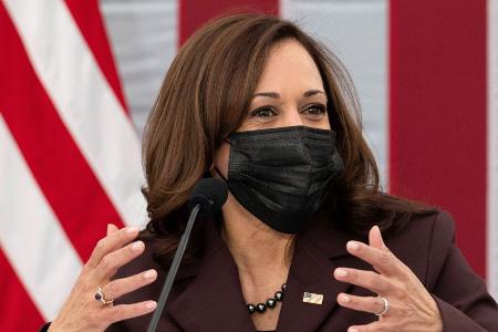 US-Vizepräsidentin Kamala Harris positiv auf Covid-19 getestet