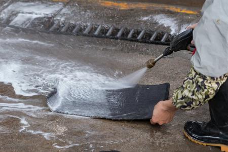 Frühjahrsputz fürs Auto: So glänzt der Wagen wieder