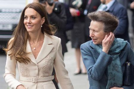 Erster gemeinsamer Auftritt von Herzogin Kate und Prinzessin Anne