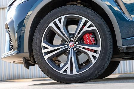 Jaguar F-Pace P550 SVR