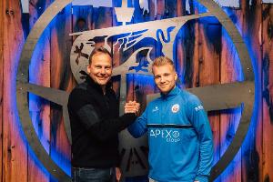 Rostock verlängert mit Mittelfeldspieler Rhein