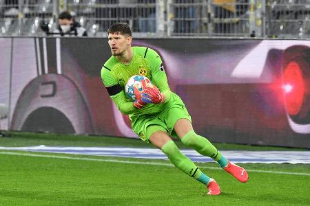 TOR: Gregor Kobel - Der Schlussmann kam vor der Saison vom VfB Stuttgart und ist die unangefochtene Nummer eins. Er wird auch in der nächsten Spielzeit das BVB-Tor hüten.
