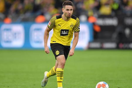 ABWEHR: Raphael Guerreiro - Äußerst verletzungsanfällig, dennoch an guten Tagen eine tragende Säule im Spiel von Borussia Dortmund. Zwar ranken sich um den Portugiesen Wechsel-Gerüchte, aller Voraussicht nach läuft Guerreiro auch in 2022/23 die linke Seite des BVB hoch und runter.