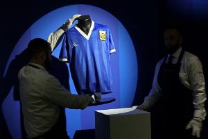 Maradona-Trikot für Weltrekordsumme versteigert