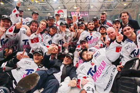 Löwen Frankfurt: 2004 - Ein Jahr später schnappen sich die Löwen aus Frankfurt den Titel, nachdem sie in der Hauptrunde nur Fünfter geworden sind. Gegen die Eisbären Berlin setzen sich die Lions mit 3:1 durch.