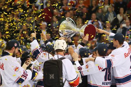 EHC Red Bull München: 2016, 2017, 2018 - Vier Jahre nachdem der Getränkehersteller ins DEL-Geschäft eingestiegen ist, feiern die Münchener ihre erste Meisterschaft. Mit 4:0 fertigen die Bayern die Grizzlys Wolfsburg im Endspiel 2016 ab. 2017 können die Bullen den Titel in einer Neuauflage des Vorjahres-Finals verteidigen. 2018 folgt der Titel-Hattrick in einer unfassbaren Final-Serie gegen die Eisbären Berlin.