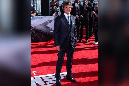 Tom Cruise erscheint im Helikopter zur 