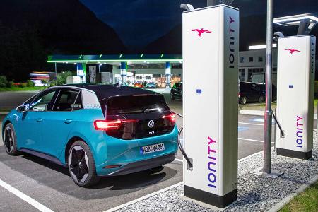 VW ID.3 an der Schnellladesäule von Ionity