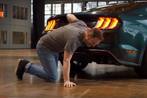 Alexander Bloch erklärt V8 Motor Technik Screenshot Youtube