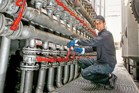 Wie entsteht Motoröl, Verteilerstation