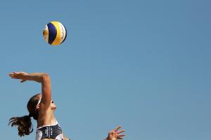 Beachvolleyball: Laboureur/Schulz im Halbfinale von Katar