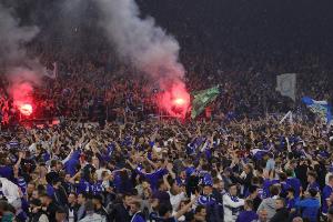 Schalker Aufstieg: Mehrere Verletzte bei Platzsturm