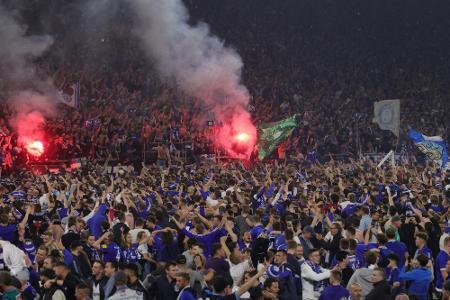 Schalker Aufstieg: Mehrere Verletzte bei Platzsturm