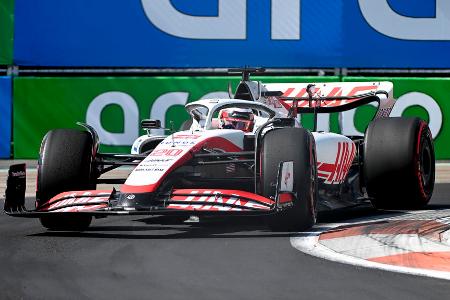 P16: Kevin Magnussen (Haas) - Note: 4,5 - Kam nach zehn Runden mit DRS-Hilfe erstmals an seinem Teamkollegen vorbei und damit auch in die Punkte. Wurde nur kurze Zeit später vom Team reingeholt. Mühte sich nach dem Stopp lange, um an Vettel vorbeizukommen und lieferte sich auch ein enges Duell mit Schumacher. Ging unter Safety Car zum Boxenstopp.