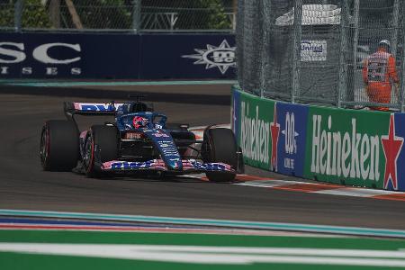 P9: Fernando Alonso (Alpine) - Note: 2,5 - Der Gewinner des Starts mit vier gewonnenen Positionen. Dieser Fortschritt wurde durch einen langsamen Stopp zunichte gemacht. Attackierte Gasly im zweiten Renndrittel übereifrig, traf den AlphaTauri und wurde dafür mit fünf Sekunden belangt. Dass er dennoch punktete, ist Zeugnis seiner Klasse.