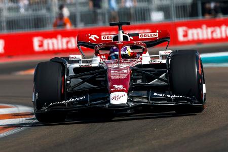 P7: Valtteri Bottas (Alfa Romeo) - Note: 2,5 - Fuhr vom Start weg ein einsames Rennen: Konnte nicht mit der Spitze mithalten, war aber deutlich schneller als die Gruppe hinter ihm. Wäre ohne das Safety Car auch sicher Fünfter gewesen, verlor die Position jedoch nach einem Mauerkontakt an beide Mercedes.