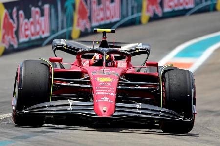 P3: Carlos Sainz (Ferrari) - Note: 2,5 - Verlor die Position direkt nach Kurve 1 an Verstappen. Konnte sich zunächst gegen Pérez verteidigen und sogar absetzen. Der verpatzte Boxenstopp führte die Beiden wieder näher zusammen, aber auch nur kurz - bis zum Safety Car. Doch auch danach behielt er kühlen Kopf und schiffte das Podium nach Hause.
