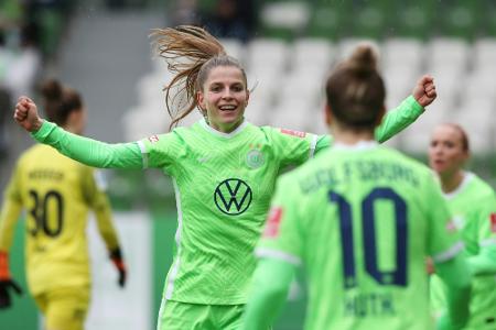 Neuendorf überreicht Meisterschale an VfL-Fußballerinnen