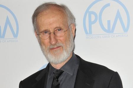 Schauspieler James Cromwell klebt sich an Starbucks-Theke fest