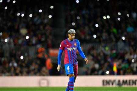 Barcelona gibt Entwarnung bei Araujo