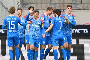 Kiel stattet Wolf mit Profivertrag aus