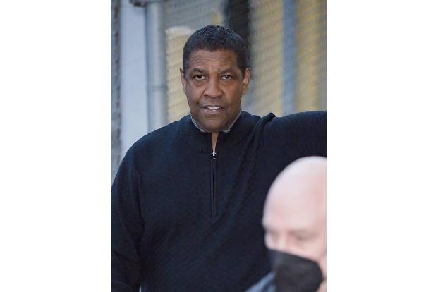 Denzel Washington zögerte nicht lange und griff tief in die Tasche, um dem jungen Schauspieler Chadwick Boseman ein prestigeträchtiges Theater-Seminar zu finanzieren, als...