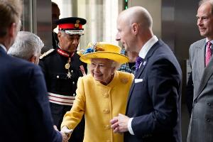 Queen begeistert in London mit einem überraschenden Auftritt