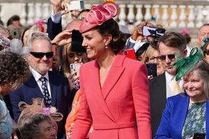 Im Auftrag der Queen: Strahlender Auftritt von Herzogin Kate