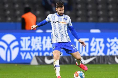 Marvin Plattenhardt - Note: 4,5 - Verteidigte gegen Jatta in vielen Szenen nachlässig. Ließ sich zu leicht überlaufen, bekam auch sonst zu selten Druck auf den Flankengeber. Strahlte im Offensivspiel dafür Einsatzbereitschaft aus. Bei seinen Flanken aber mit ganz schwacher Quote - nur eine von zehn kam an.
