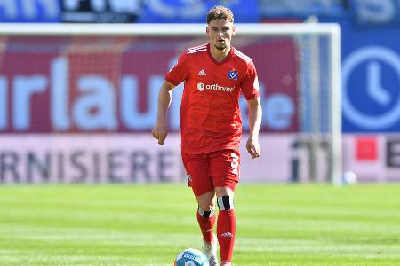 ABWEHR: Moritz Heyer - Note: 3,0 - Startete auf der rechten Abwehrseite sehr aufmerksam und stoppte die Angriffe der Hausherren wiederholt schon im Ansatz. Konnte das hohe Niveau aber nicht durchgehend halten und ließ später einige Flanken zu. Im Spiel nach vorne zudem eher blass.