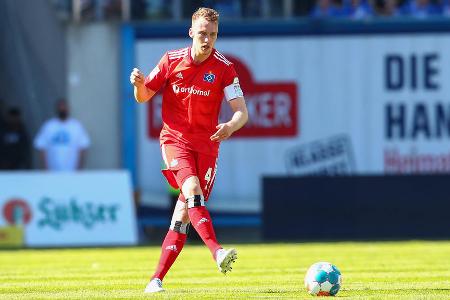 Sebastian Schonlau - Note: 2,0 - Agierte als Abwehrchef weitestgehend sehr aufmerksam. Ließ kaum einen Ball bis in den Strafraum durch, mit seiner Kopfballstärke nahm er der Hertha oberdrein das Element der langen Bälle. Schaltete sich im Spielaufbau ständig mit ein und trug den Ball auch selbst ins Mittelfeld. Seine Ideen gingen aber nicht immer auf.