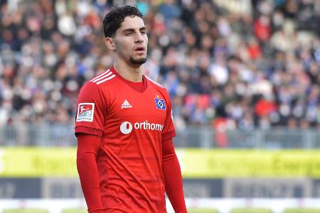 Ludovit Reis Note: 2,0 - Fiel im ansonsten extrem zweikampfstarken Mittelfeld der Hamburger deutlich ab und bekam seine Gegenspieler nicht immer in den Griff. Hinterließ am Ball einen besseren Eindruck und war bemüht, das Geschehen an sich zu reißen. Schoss den HSV mit einer verrutschen Flanke zum Sieg (57.).