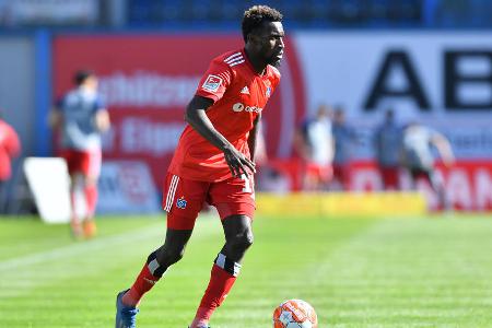 Bakery Jatta (bis 75.) - Note: 2,0 - Jagte auf dem rechten Flügel anfangs vielen Bällen vergeblich hinterher. Wurde später öfter gefunden und spielte sein Tempo dann mitunter stark aus. War an vielen gefährlichen Chancen beteiligt. Offenbarte punktuell zwar technische Schwächen beim finalen Pass, machte diese Fehler aber mit seiner Arbeitsmoral mehr als wett.