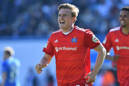 Mikkel Kaufmann (ab 75.) - ohne Bewertung - Ersetzte den verletzten Jatta für die Schlussviertelstunde. Probierte noch mehrfach, bei den Kontern Impulse zu setzen. Viel ging bei ihm nicht mehr.